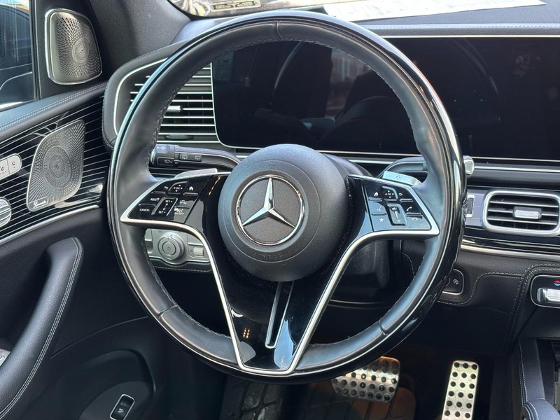 Mercedes-Benz GLS Vehicle Full-screen Gallery Image 10