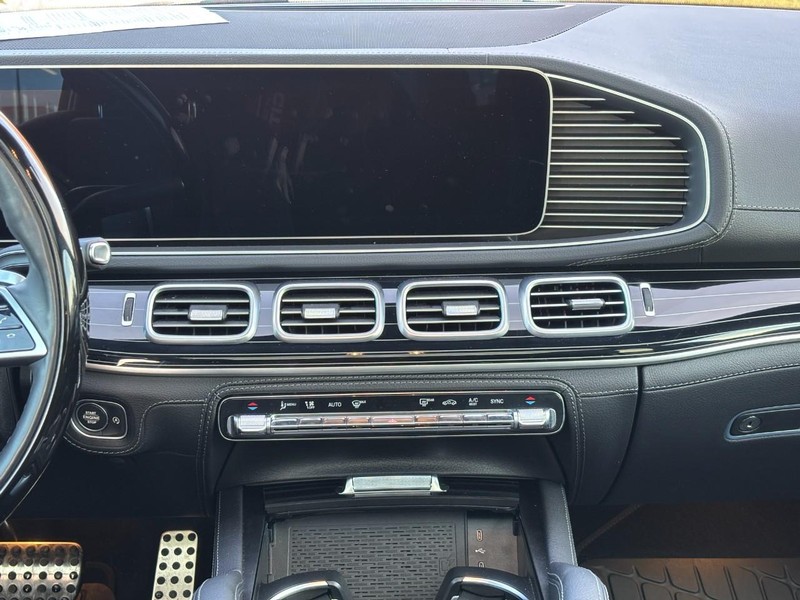 Mercedes-Benz GLS Vehicle Full-screen Gallery Image 11
