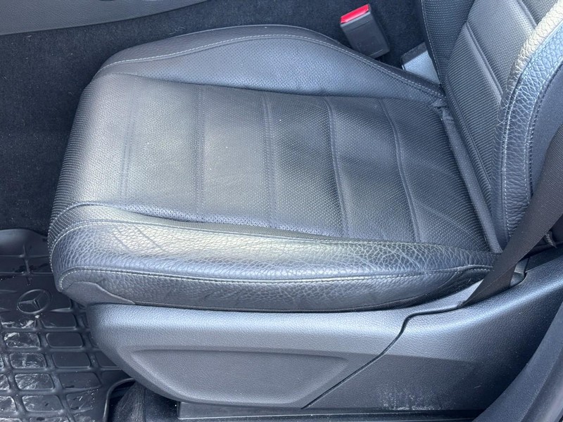 Mercedes-Benz GLS Vehicle Full-screen Gallery Image 13