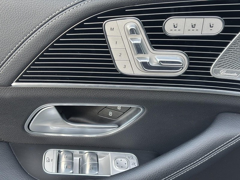 Mercedes-Benz GLS Vehicle Full-screen Gallery Image 14