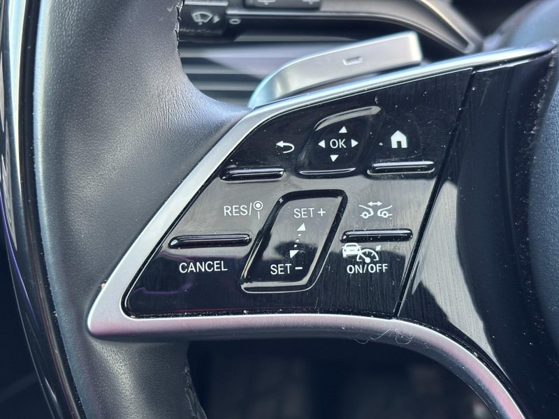 Mercedes-Benz GLS Vehicle Full-screen Gallery Image 16