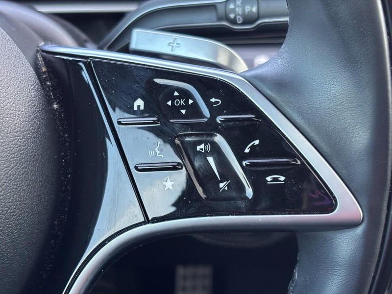 Mercedes-Benz GLS Vehicle Full-screen Gallery Image 17