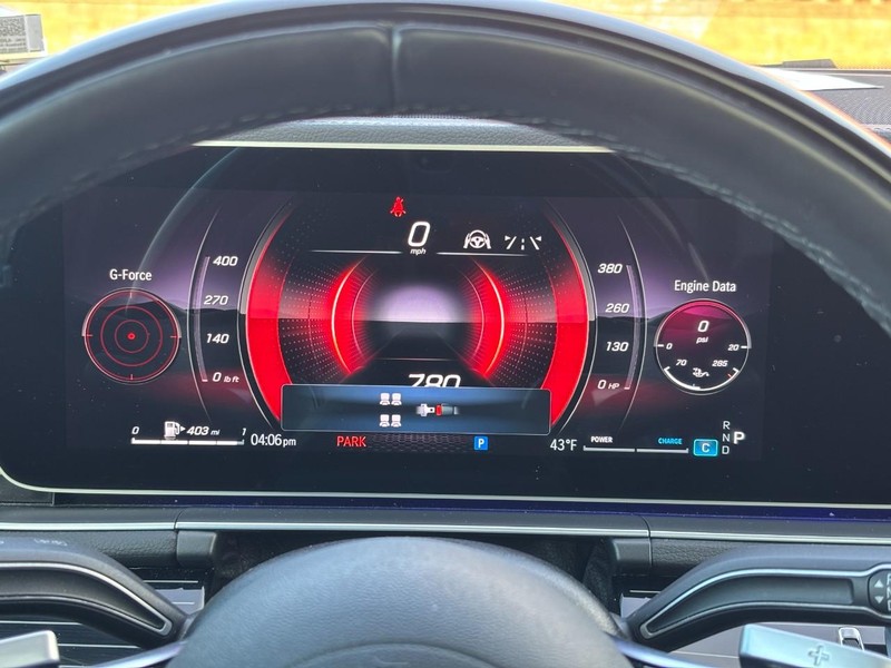 Mercedes-Benz GLS Vehicle Full-screen Gallery Image 18