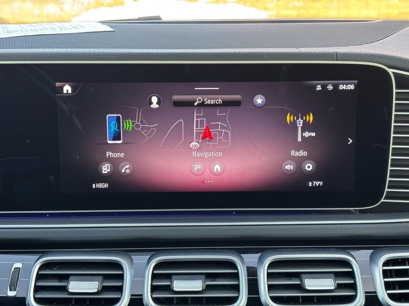 Mercedes-Benz GLS Vehicle Full-screen Gallery Image 19