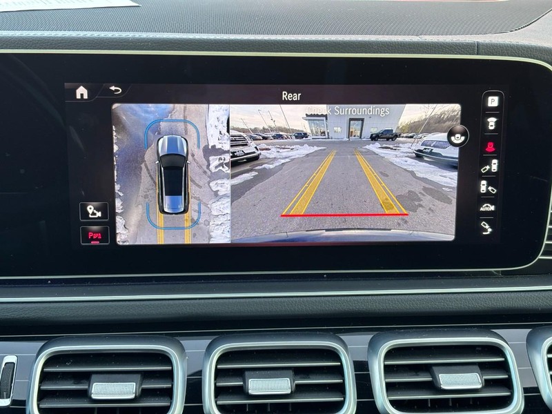 Mercedes-Benz GLS Vehicle Full-screen Gallery Image 20