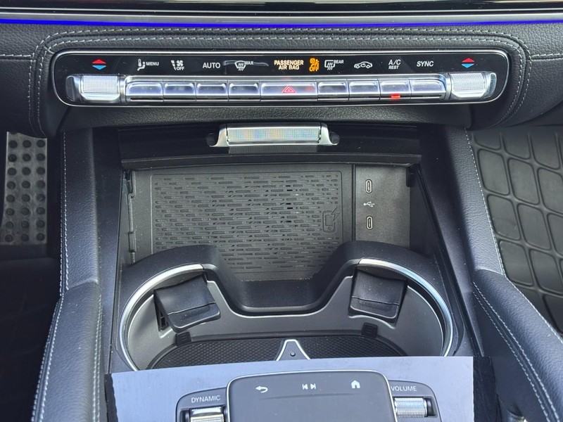 Mercedes-Benz GLS Vehicle Full-screen Gallery Image 21