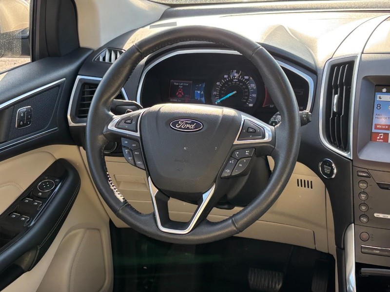 Ford Edge Vehicle Full-screen Gallery Image 13