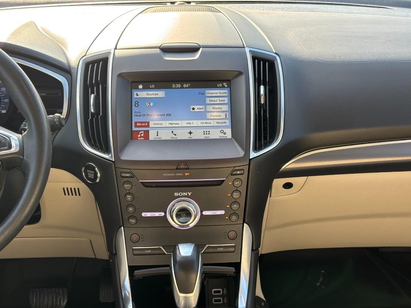 Ford Edge Vehicle Full-screen Gallery Image 14