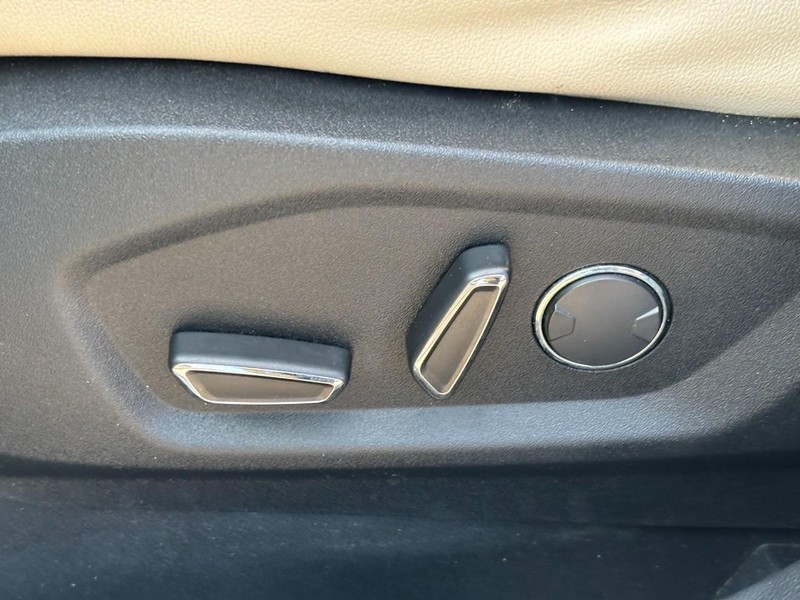 Ford Edge Vehicle Full-screen Gallery Image 16