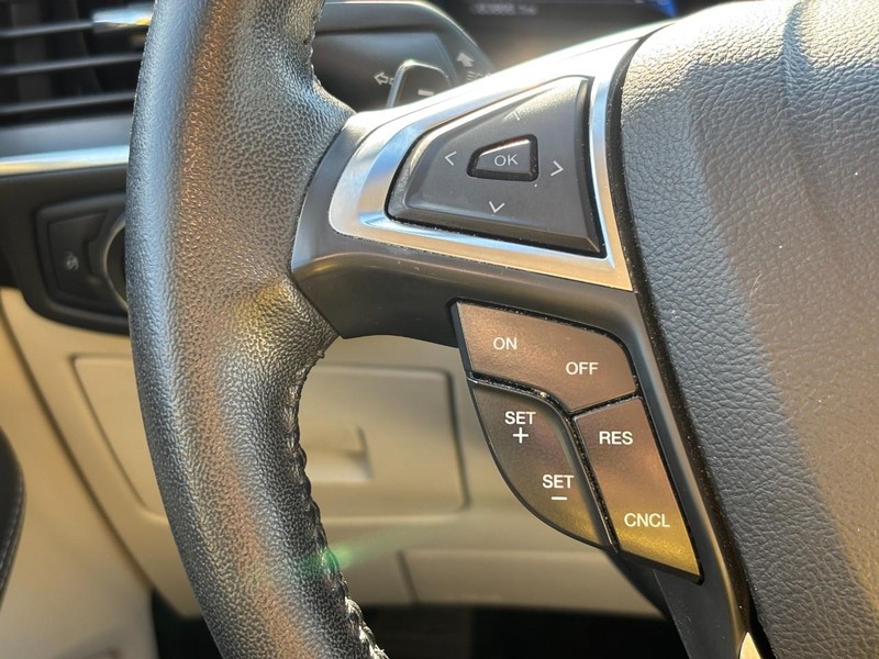 Ford Edge Vehicle Full-screen Gallery Image 19