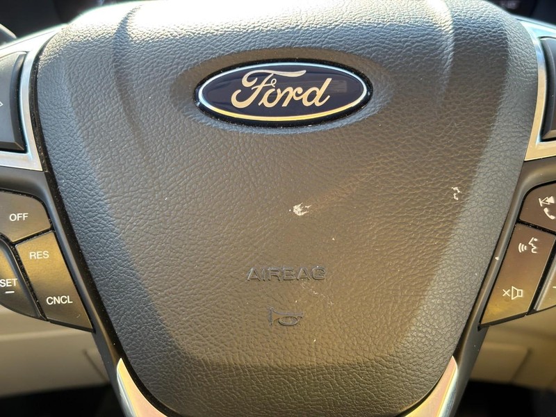 Ford Edge Vehicle Full-screen Gallery Image 20