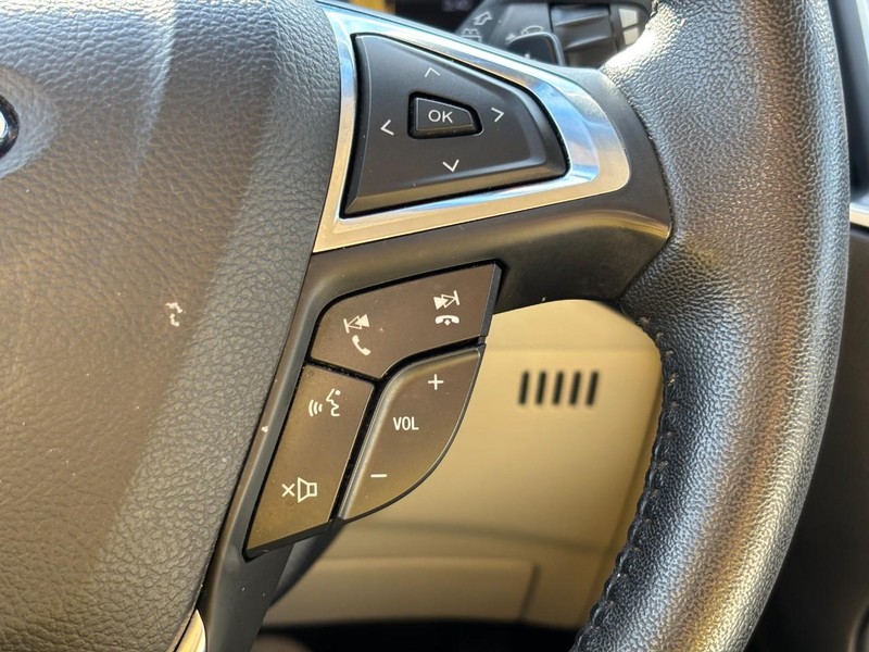 Ford Edge Vehicle Full-screen Gallery Image 21