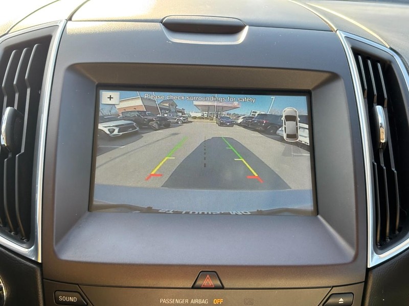 Ford Edge Vehicle Full-screen Gallery Image 25