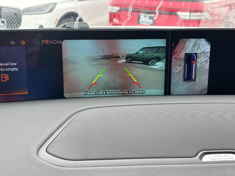 Lincoln Navigator Vehicle Full-screen Gallery Image 25