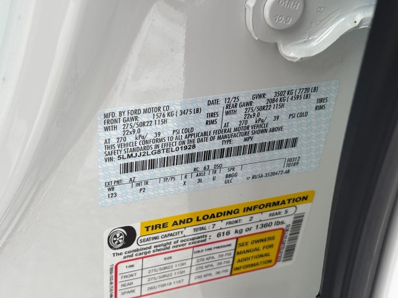 Lincoln Navigator Vehicle Full-screen Gallery Image 28