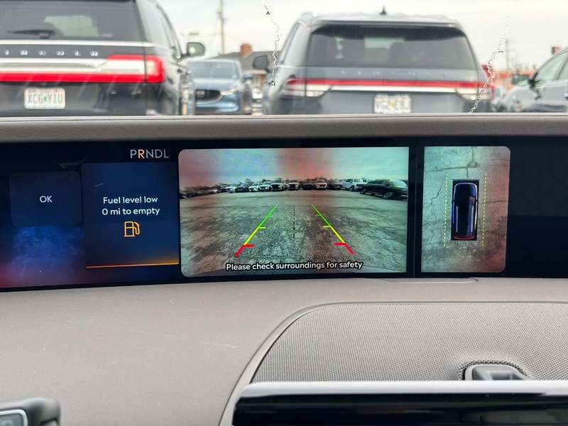 Lincoln Nautilus Vehicle Full-screen Gallery Image 24