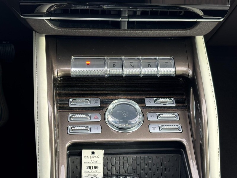 Lincoln Nautilus Vehicle Full-screen Gallery Image 26