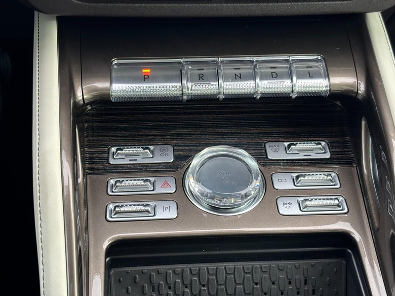 Lincoln Nautilus Vehicle Full-screen Gallery Image 26