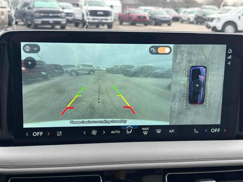 Lincoln Aviator Vehicle Full-screen Gallery Image 24