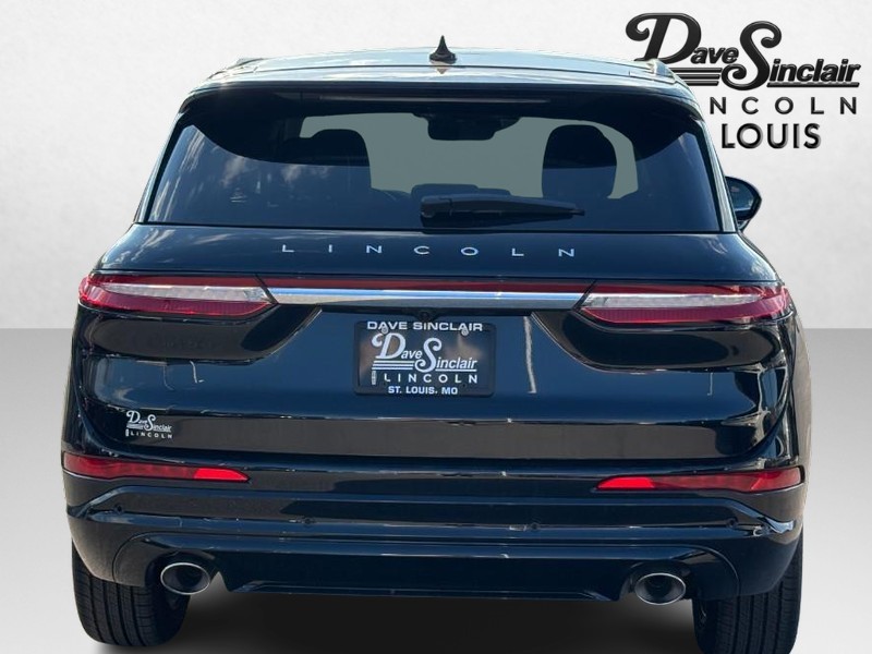 Lincoln Corsair Vehicle Full-screen Gallery Image 06