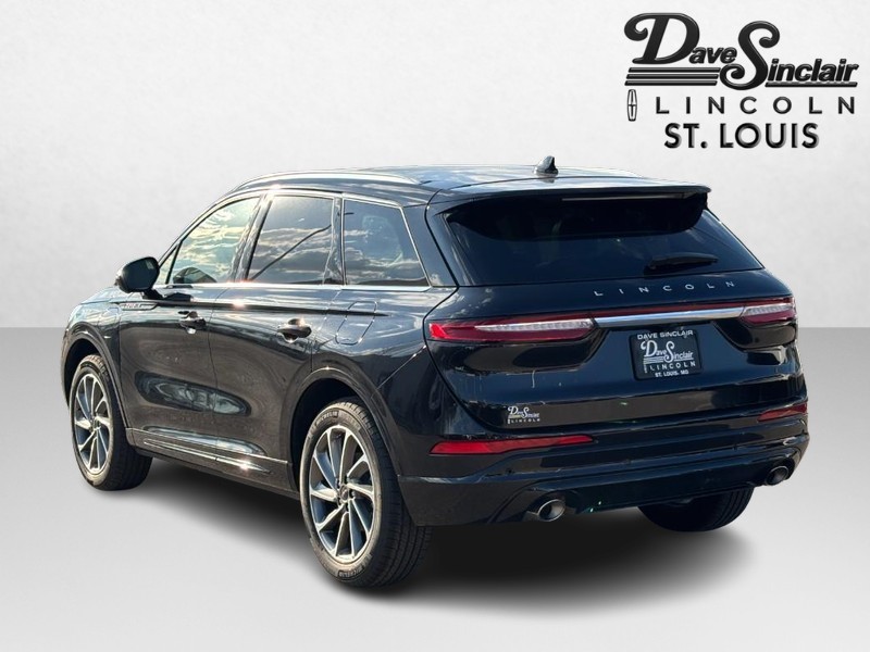 Lincoln Corsair Vehicle Full-screen Gallery Image 07