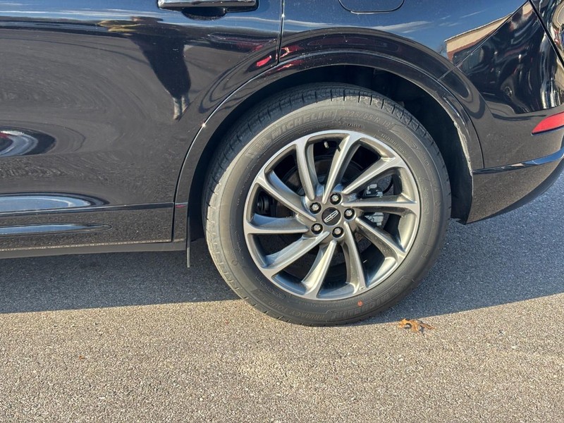 Lincoln Corsair Vehicle Full-screen Gallery Image 10