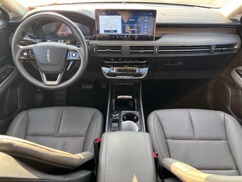 Lincoln Corsair Vehicle Full-screen Gallery Image 12