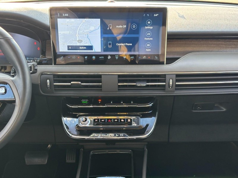 Lincoln Corsair Vehicle Full-screen Gallery Image 14