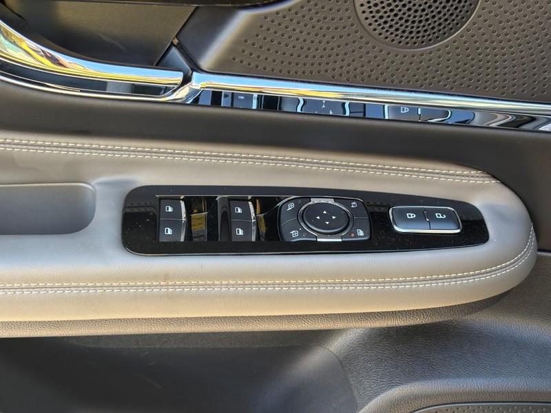 Lincoln Corsair Vehicle Full-screen Gallery Image 17