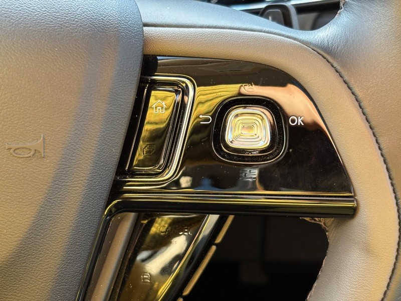 Lincoln Corsair Vehicle Full-screen Gallery Image 21