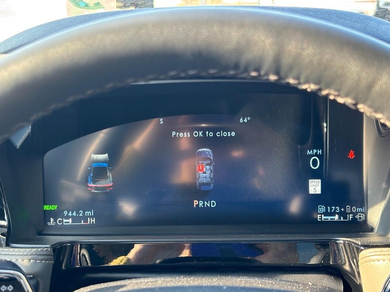 Lincoln Corsair Vehicle Full-screen Gallery Image 22