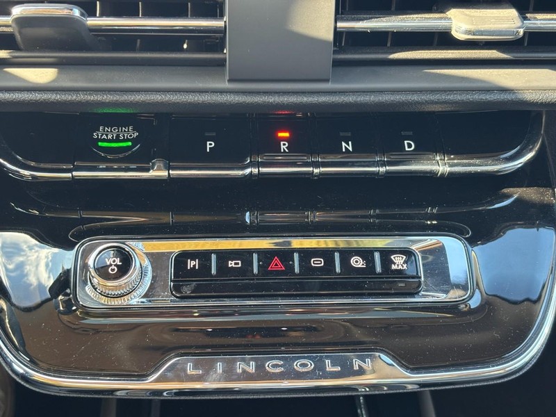 Lincoln Corsair Vehicle Full-screen Gallery Image 25