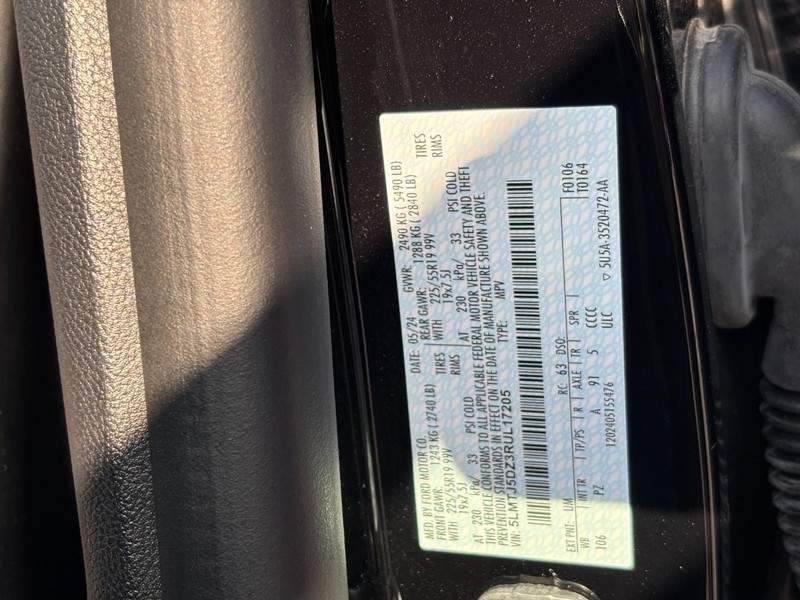 Lincoln Corsair Vehicle Full-screen Gallery Image 26