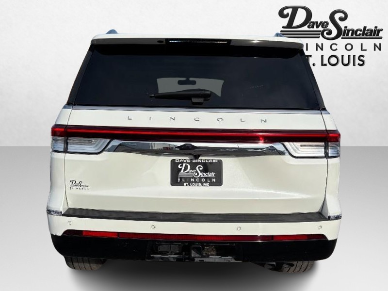 Lincoln Navigator Vehicle Full-screen Gallery Image 06