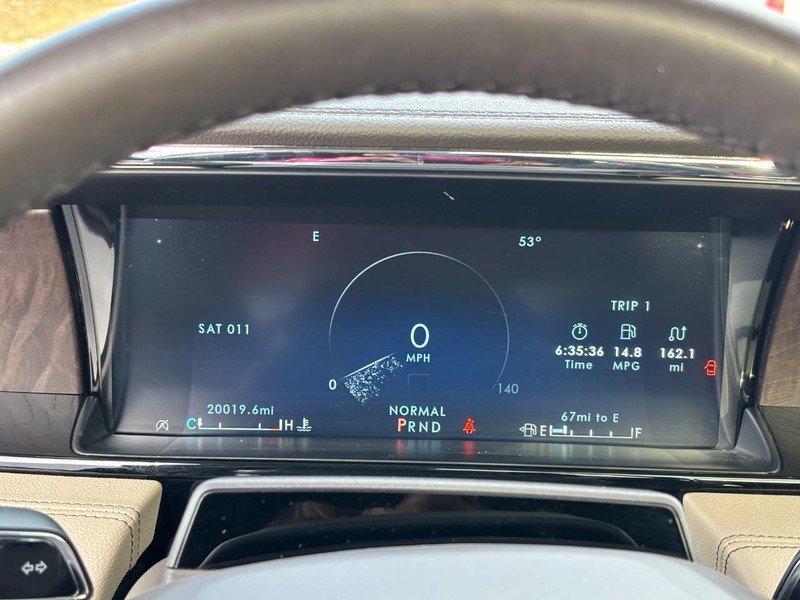 Lincoln Navigator Vehicle Full-screen Gallery Image 23