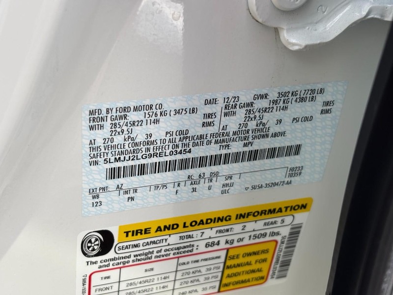 Lincoln Navigator Vehicle Full-screen Gallery Image 28