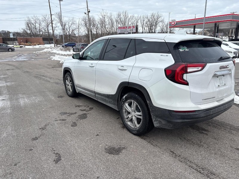 GMC Terrain Vehicle Full-screen Gallery Image 02