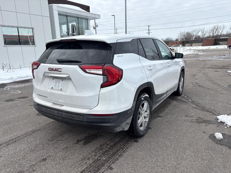 GMC Terrain Vehicle Full-screen Gallery Image 03