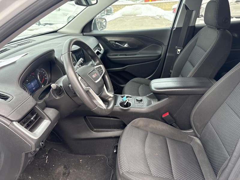 GMC Terrain Vehicle Full-screen Gallery Image 05