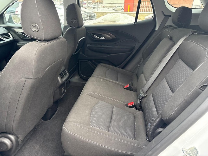 GMC Terrain Vehicle Full-screen Gallery Image 06