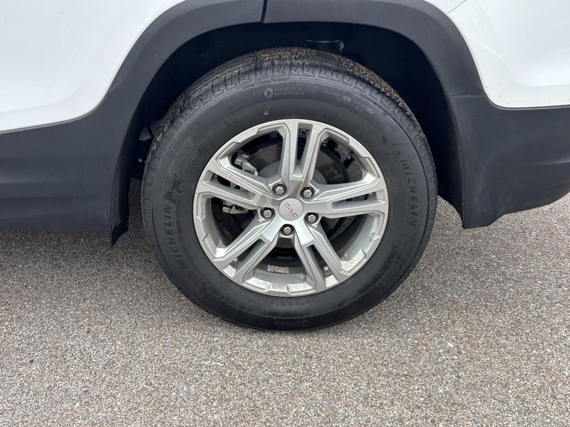 GMC Terrain Vehicle Full-screen Gallery Image 10