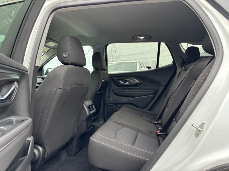 GMC Terrain Vehicle Full-screen Gallery Image 11