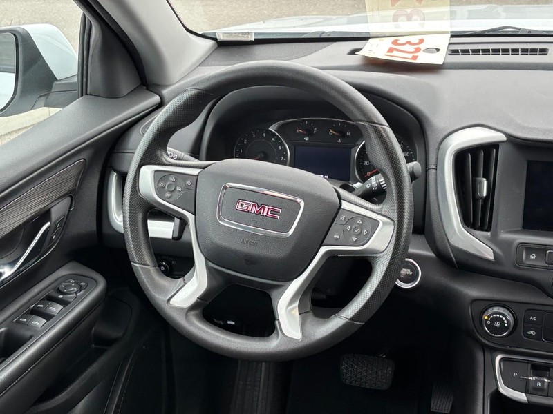 GMC Terrain Vehicle Full-screen Gallery Image 13