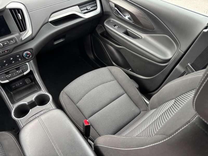 GMC Terrain Vehicle Full-screen Gallery Image 15