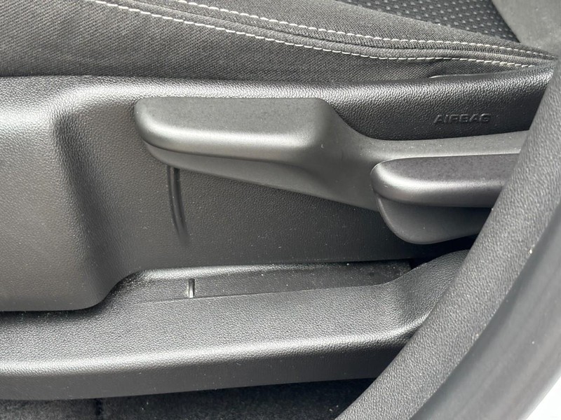 GMC Terrain Vehicle Full-screen Gallery Image 16