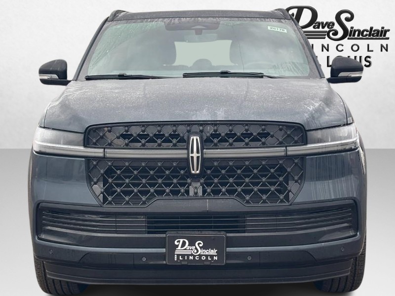 Lincoln Navigator L Vehicle Full-screen Gallery Image 09