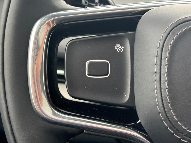 Lincoln Navigator L Vehicle Full-screen Gallery Image 19