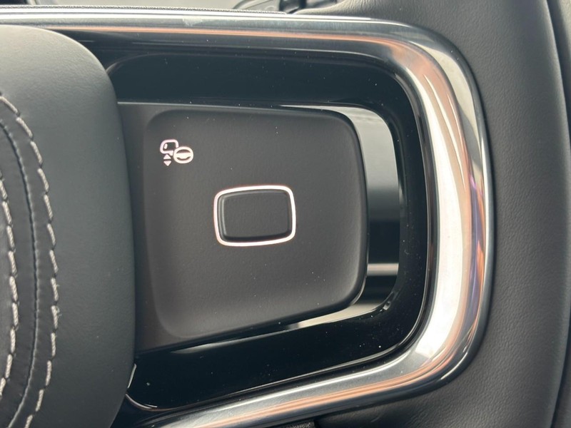 Lincoln Navigator L Vehicle Full-screen Gallery Image 21