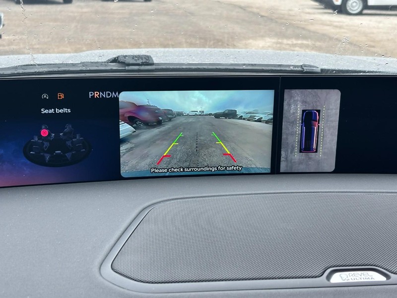 Lincoln Navigator L Vehicle Full-screen Gallery Image 24