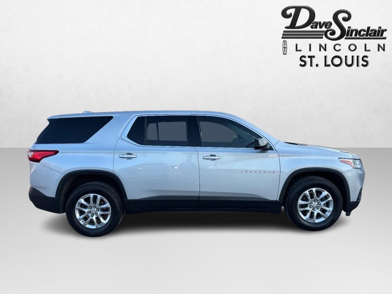 Chevrolet Traverse Vehicle Full-screen Gallery Image 02